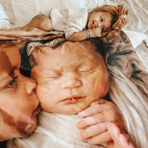 Geweldige kwaliteit! Ik kocht deze deken voor mijn dochter. Super zacht en knus – geweldige prijs. Kwam zo snel aan en zonder problemen.